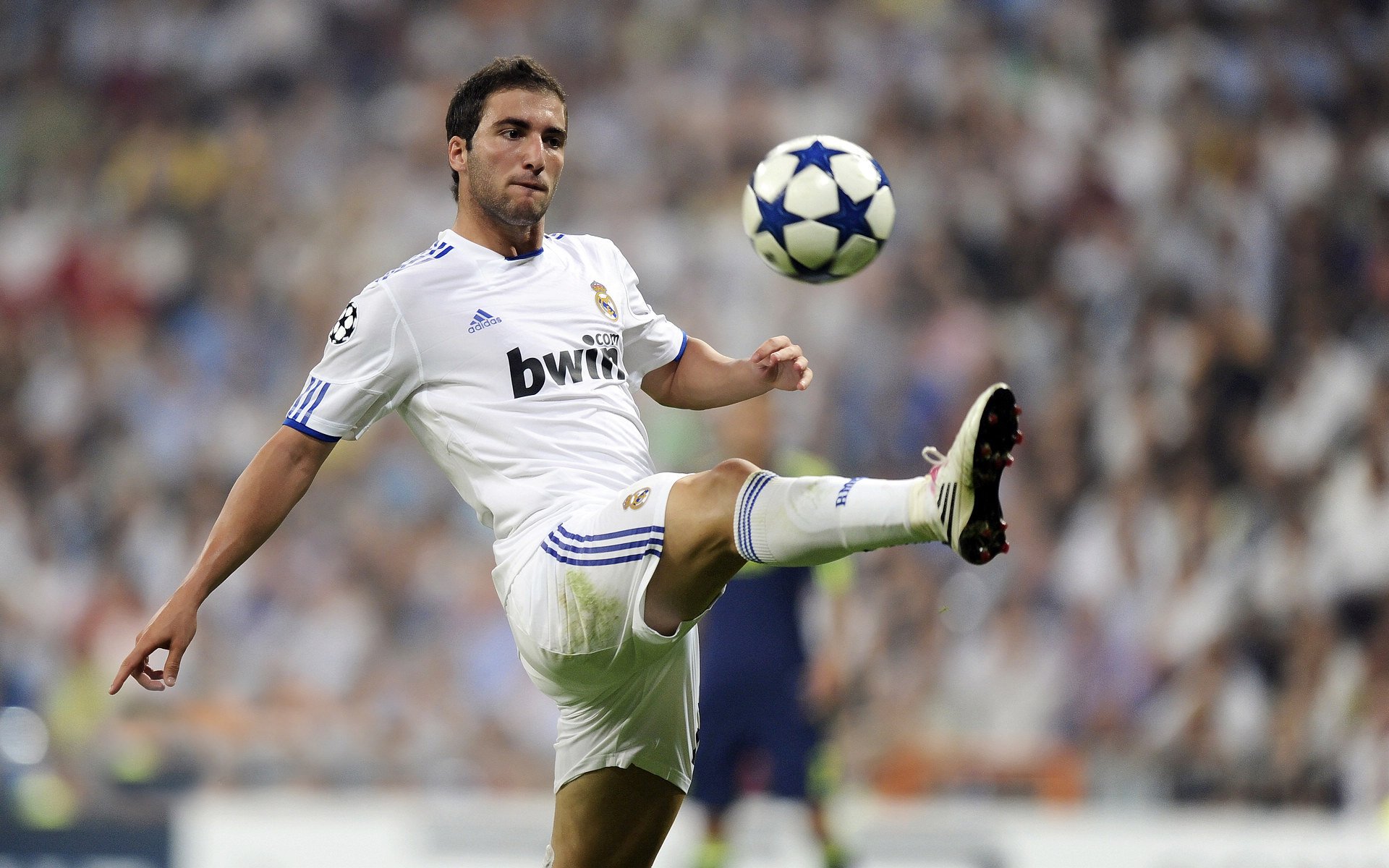 Doinb焦点对战,库里与30激战切尔西分钟,重要助攻胜负难料!全场沸腾不已